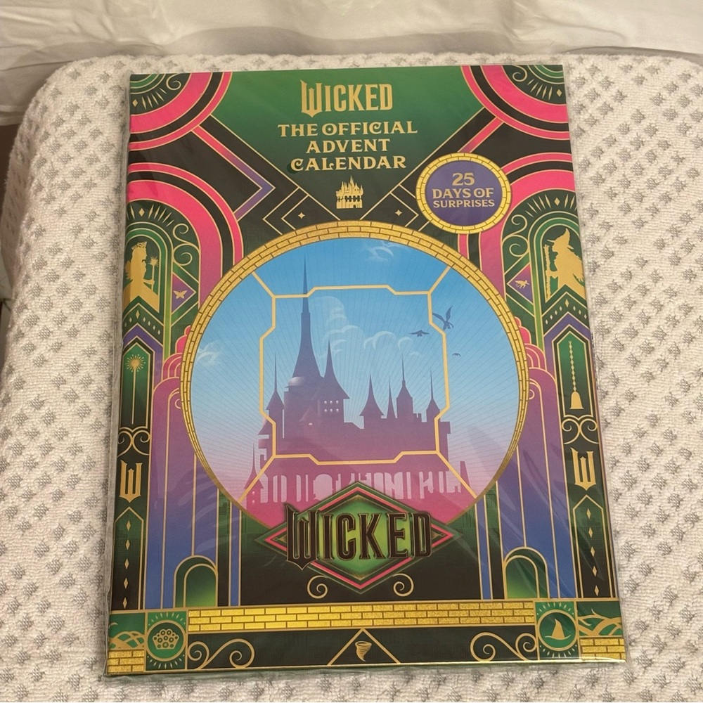 Wicked Advent Calendar 25 Days of Surprises Trinkets Holiday Keychain Buttons